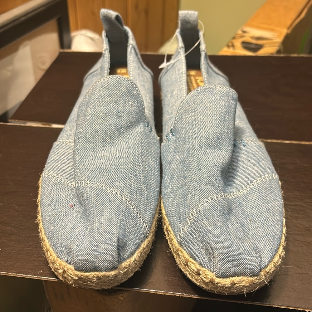 Tom’s Flat Espadrilles